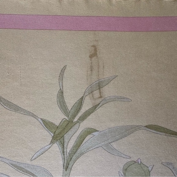 Authentic Salvatore Ferragamo Scarf - Picture 9 of 10